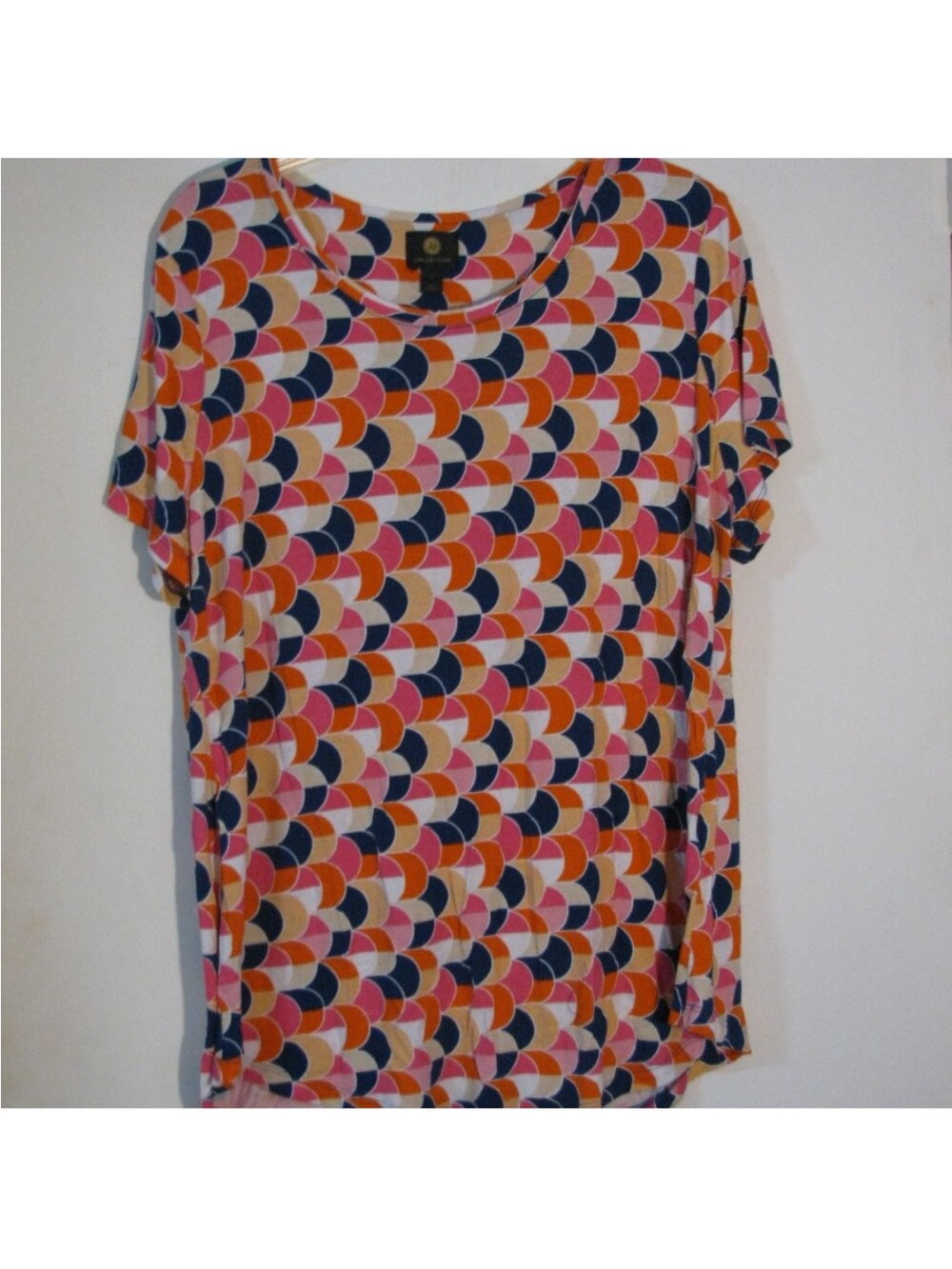 🎯 2/$5 JM Collection Short Sleeve Geometric Print Top in Pink, Navy & Orange